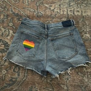 A&F Mom Short High Rise Pride Edition
